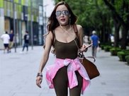 恋爱两年，男友没见过她素颜!32岁女白领上班迟到也要化妆，可这