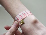 终于等到，这“金丝绒”秋裙，虽贵，但显年轻美貌，美若天仙