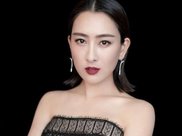 马苏穿吊带很美，却意外被她的扣子抢镜头，网友看后笑得肚子痛!