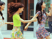 最近流行内衣秀？吴宣仪机场大胆露内衣，奚梦瑶直接穿出门