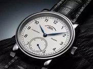 街拍美女：两位穿着时尚的漂亮小姐姐