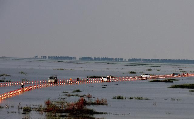 中国有条最任性公路，一言不合就沉入水底最美水上公路