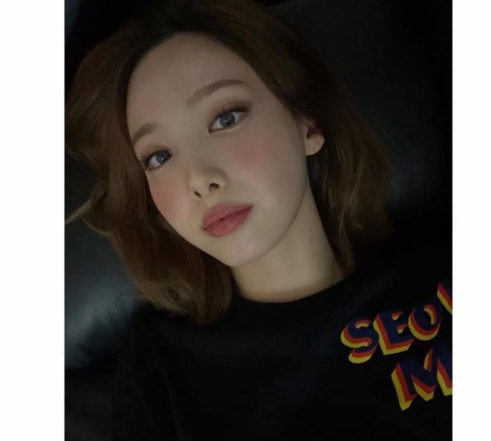 她的脸到底怎么了？