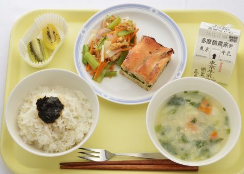 实拍:日本中小学生的真实生活,网友:开车吗?我