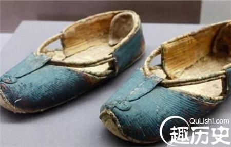 古代人穿的鞋子不分左右脚 这样不会蹩脚吗?