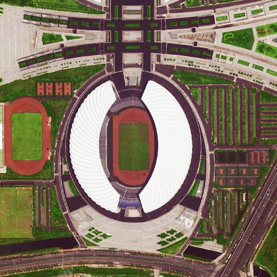 10月福州美女海边换泳衣要留意天上 美国卫星