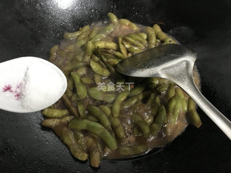 吃烧烤怎么少得了毛豆?水里加了它，煮水来的毛豆碧绿入味