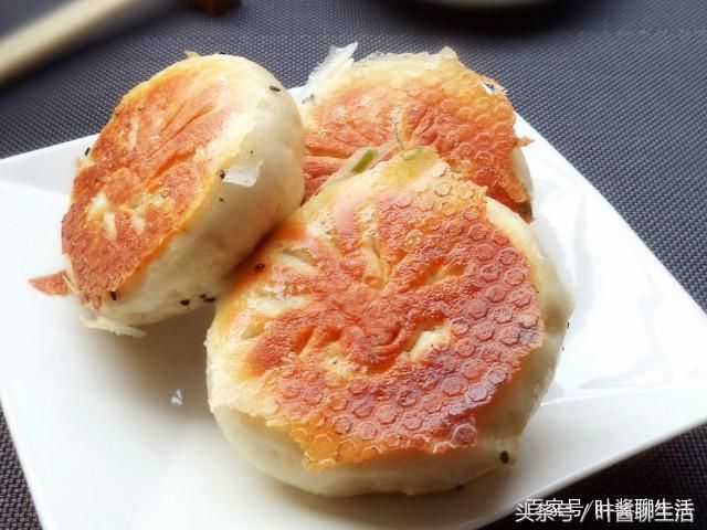 新疆的日常饮食丰富而又独特，其中烤全羊颇具盛名，你都知道吗？