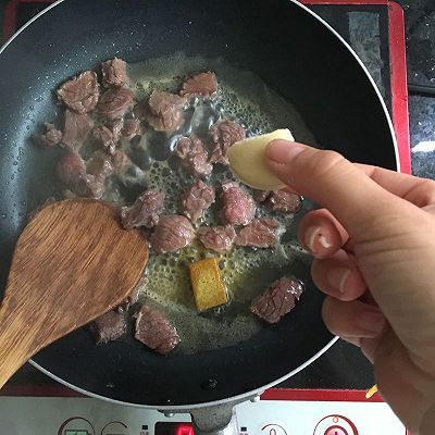 牛肉烤肠意大利面