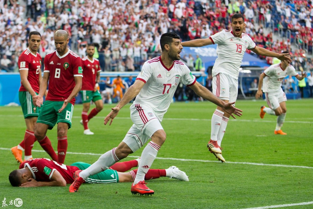摩洛哥和伊朗,在圣彼得堡体育场的比赛精彩时