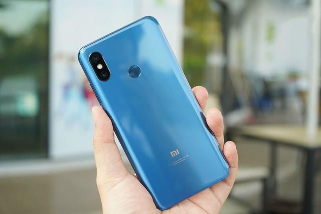 喜大普奔!小米8SE现货了:这还是以前的小米吗