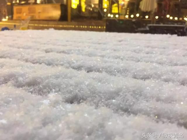 12℃+突降“暴”雪的夜晚，青岛那些不着急回家的人……致敬！