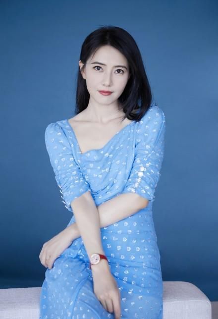 想生二胎？41岁高圆圆现身求子圣地，未修图曝光真实颜值