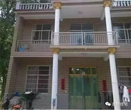 微商回乡建别墅后晒图,网友:别侮辱别墅好吗?