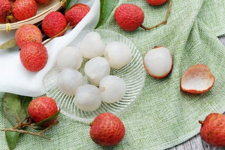 被称为荔枝届"爱马仕"的超甜桂味荔枝,一口下去立马爆汁,夏日必吃!_【快资讯】