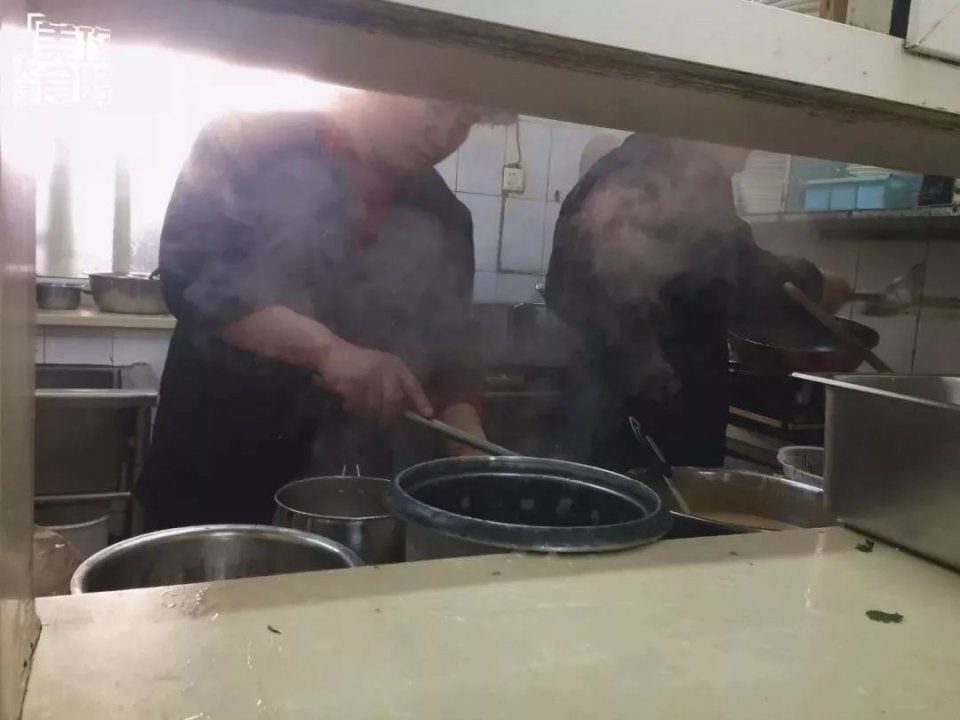这家小店一开就是13年!主打羊汤，但去的人却都点炖牛肉?