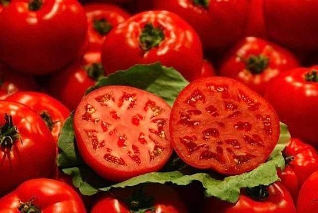 西红柿到底生吃还是煮熟吃好?吃对了,身体会收