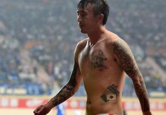 国足再回应白斩鸡言论,我们来看看他们说了些