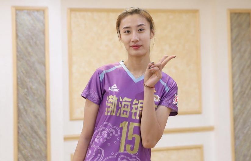 天津女排拍摄定妆照!李盈莹C位队长靠边站 姚
