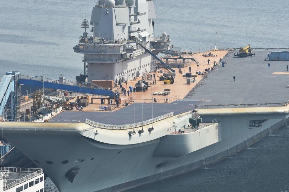 国产航母飞行甲板涂装贯通,舰岛脚手架全部拆