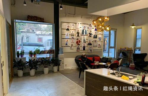 贾乃亮终于晒幸福了,工作室撸猫耍宝,李小璐意