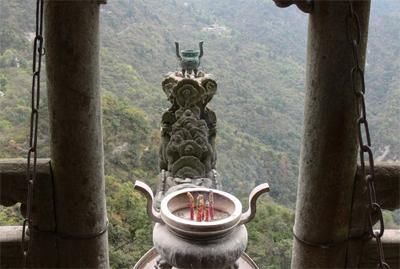 中国最危险的香炉：已有700多年历史，为上香殒命者不计其数！