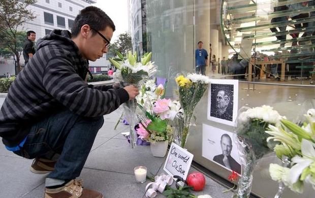 老人去世,留给养子10万,亲儿子打开遗书后,才知