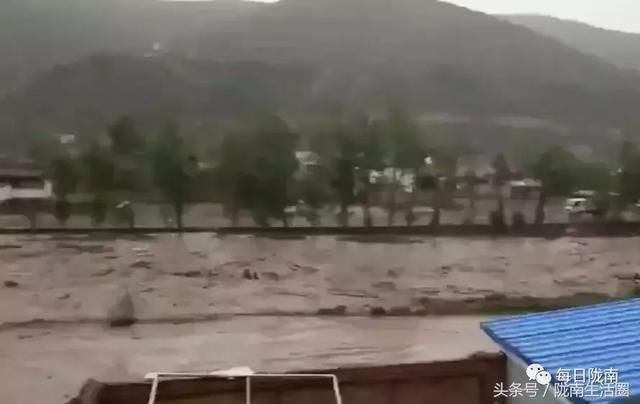 昨日，陇南宕昌多地突发暴雨，引发山洪