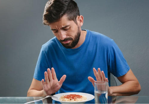 体内湿气重的人,中医建议:有2个水果是不能多