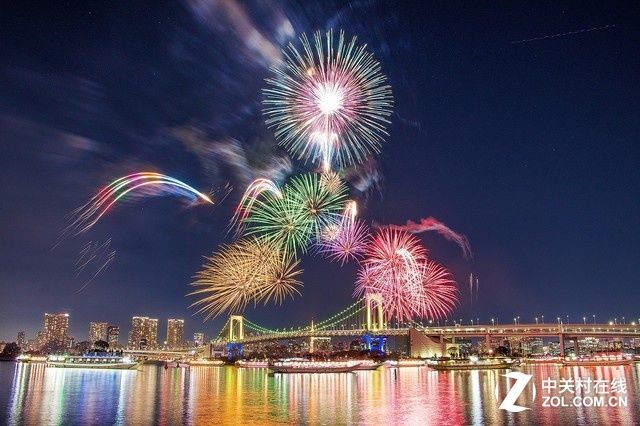 大C游世界 经典构图下的港湾夜景和烟花