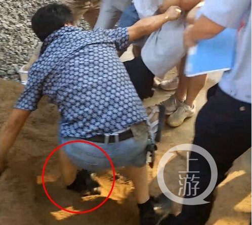 大学老师举报检察长滥用职权 被举报者:在依法