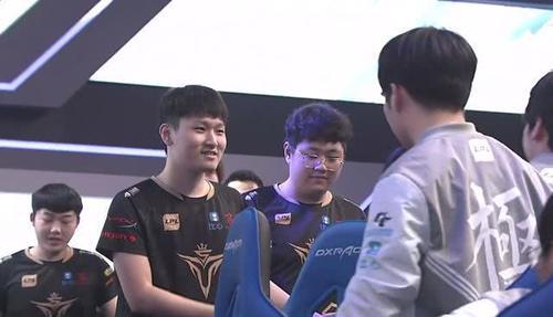 失望到绝望,这晚IG粉丝集体脱粉,IG辅助职业生