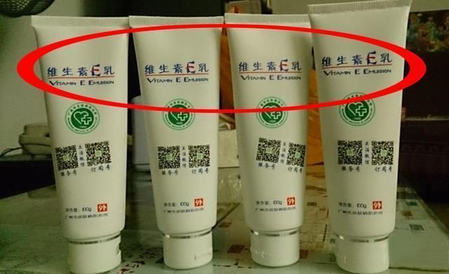 药店有一种不起眼乳膏,每天脸上涂一涂,淡化色