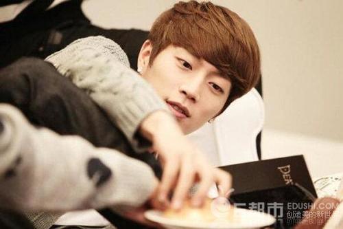 尹斗俊入伍确定 暂别粉丝荧幕揭尹斗俊个人资