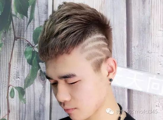 男生齐刘海两边铲掉短发，网友热搜的两边短中长间发型!