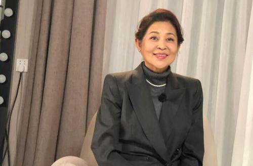 倪萍老师新年发了张照片,春晚总导演回复了16