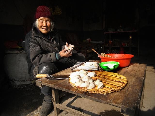 亲爸患癌,我要筹30万,老婆门缝里塞300元,办完