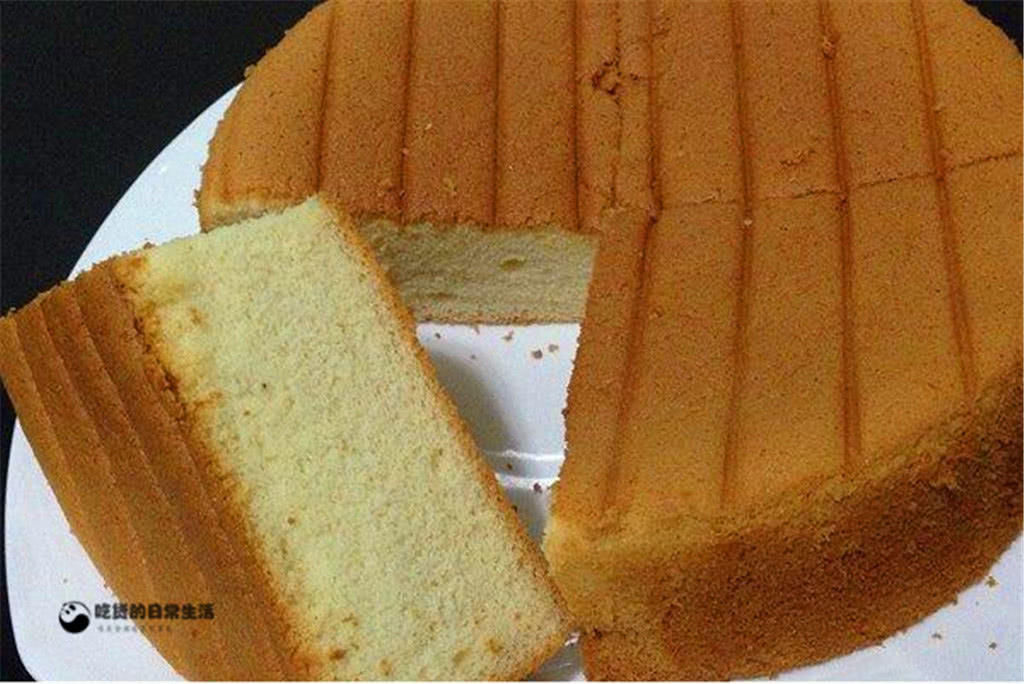 在家自制蜂蜜蛋糕,细腻绵柔超好吃,老小都爱,吃完一口接一口