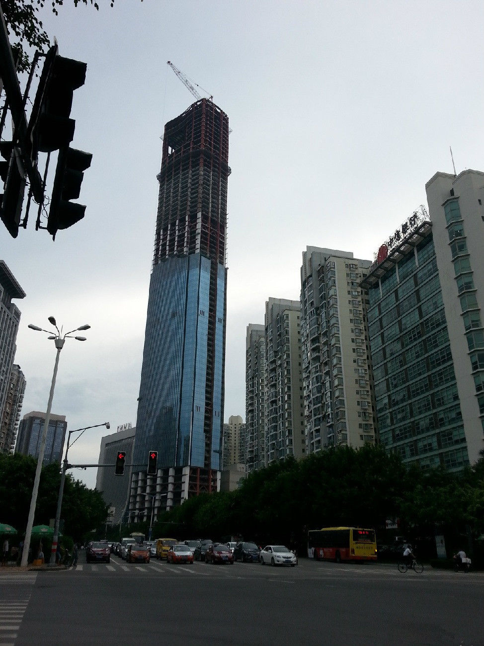 厦门该建筑物烂尾十四年,现如今大变身,成为福建省最高的大楼