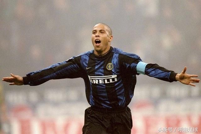 维埃里的足球金字塔:马拉多纳是顶,罗纳尔多其