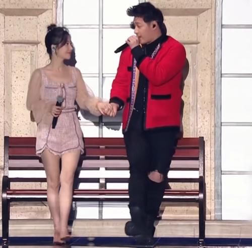 冯提莫同时两个跨年演唱会