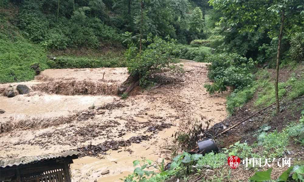 四川遭遇暴雨 多地出现灾情