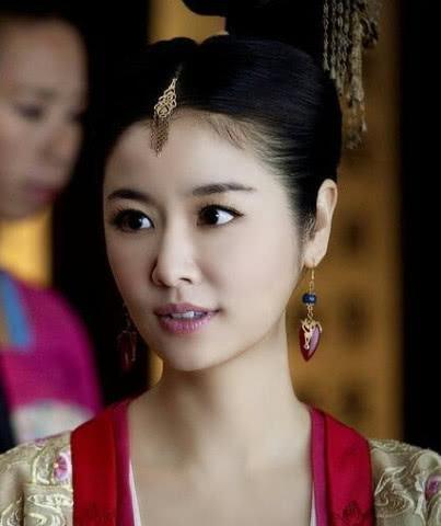 林心如甩掉泰迪头,现在的发型超级减龄,网友