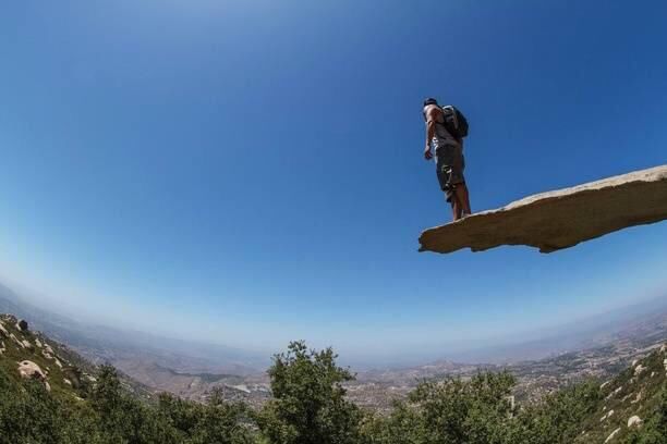 全球最险的10个旅游景点,惊心动魄隔着屏幕都怕,最惊险的在中国