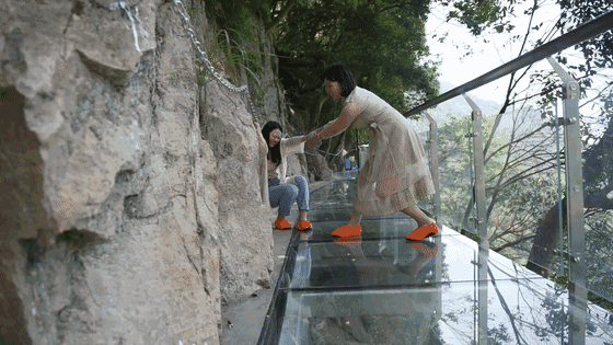 终于来了!浙江最长高空玻璃栈道开放!敢走我敬你是条汉子!