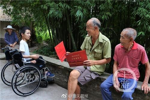 这个重庆男孩3岁患病14岁坐轮椅,高考670分被
