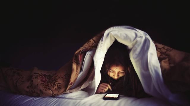 手机充整一晚的电,其中的危险你知道吗? 10bet官网下载