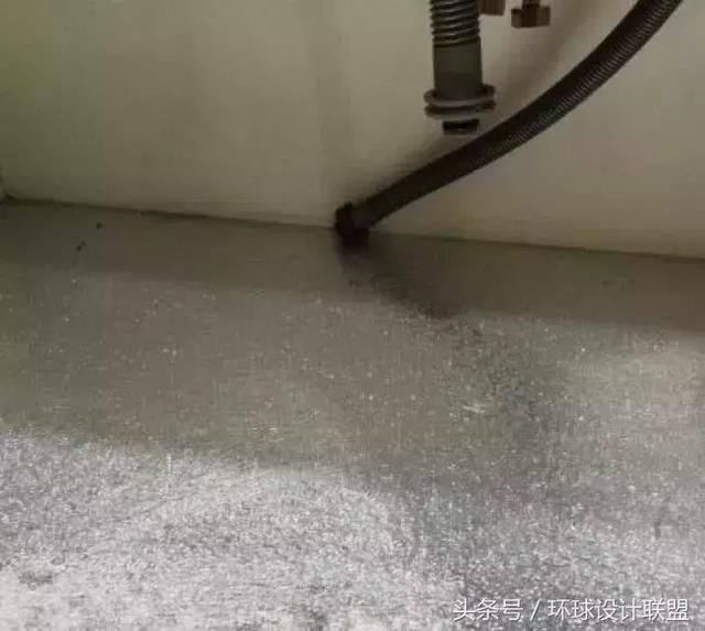 橱柜安装,师傅多在柜子底加了一层锡箔纸,太实用了 第3张 橱柜安装,师傅多在柜子底加了一层锡箔纸,太实用了-家居窝