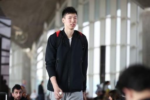 CBA爆闻:广东再换外援,易建联又获殊荣,周琦最