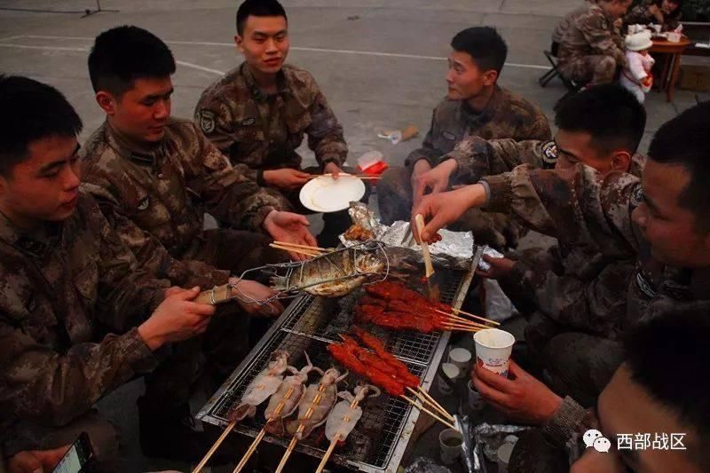 年夜饭大羊整只烤!只有在部队，才能体会到这种豪迈感